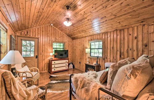 Clayton Apartamento | Peaceful Clayton Carriage House with Fire Pit!