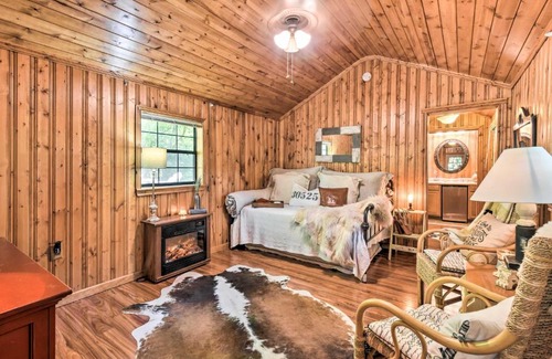 Clayton Apartamento | Peaceful Clayton Carriage House with Fire Pit!