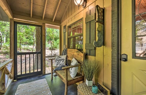 Clayton Apartamento | Peaceful Clayton Carriage House with Fire Pit!