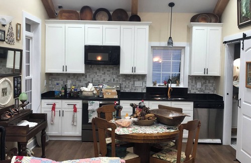 Durham Cabaña | Peaceful cottage on a working horse farm