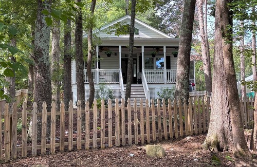 Durham Cabaña | Peaceful cottage on a working horse farm