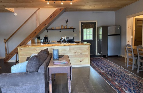 Russell Cabina | Tranquila cabaña en el agua ~ kayaks, tabla de SUP, bote de remos, bañera de hidromasaje, sauna