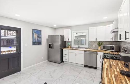 Perinton Casa | Peaceful East Side Retreat