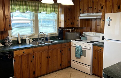 Mullins Casa | Peaceful Farm Getaway