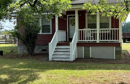 Mullins Casa | Peaceful Farm Getaway