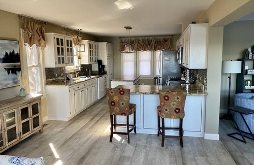 Rogers Casa | Peaceful Lake House Retreat in Cozy Cove