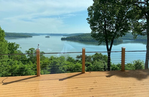 Rogers Casa | Peaceful Lake House Retreat in Cozy Cove