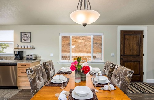 Florence Casa | Retiro tranquilo lago con vistas al lago! 2 minutos a pie del lago Siltcoos, patio al aire libre con parrilla de gas y Wifi