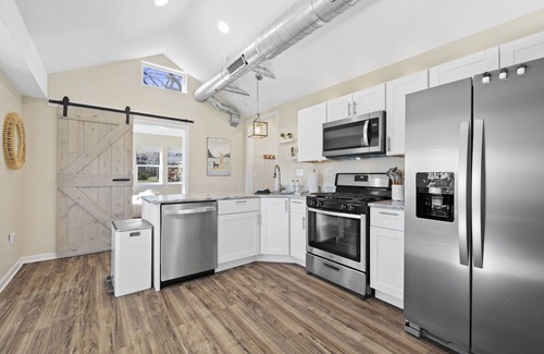 Como Casa | Peaceful Lakeside Retreat. Dog Friendly!