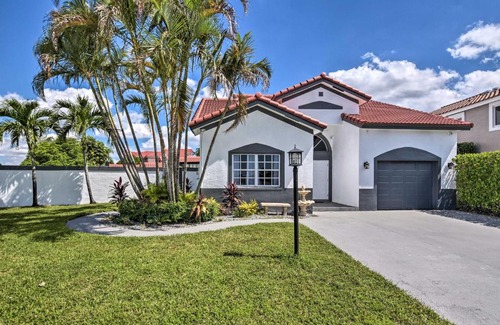 Miami Gardens Casa | Peaceful Miami Gardens Getaway with Lake Views!