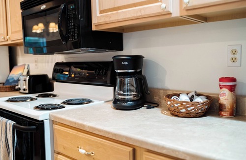 Mifflinburg Cabina | Peaceful Mountain Cabin close to Penn State, Bucknell & Susquehanna! Sleeps 10!