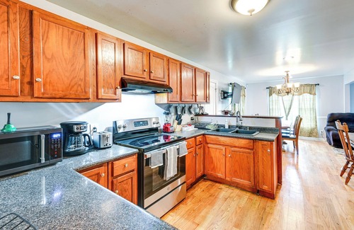 Ernul Casa | Peaceful North Carolina Getaway w/ Large Deck!