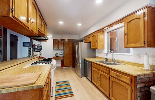 Nevada City Casa | Peaceful retreat on acreage, close to hiking, biking, swimming, free WiFi