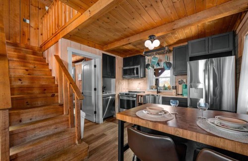 Townsend Cabina | Peaceful Side of the Smokies! Hot Tub! Sleeps 6.