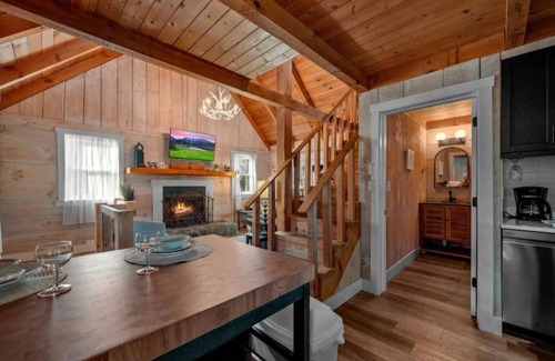 Townsend Cabina | Peaceful Side of the Smokies! Hot Tub! Sleeps 6.