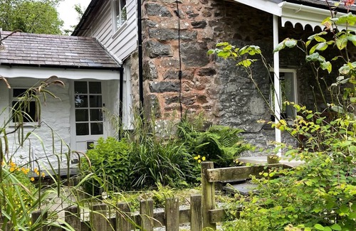 Machynlleth Cabaña | Peaceful spacious cottage close to mountain walks and beaches