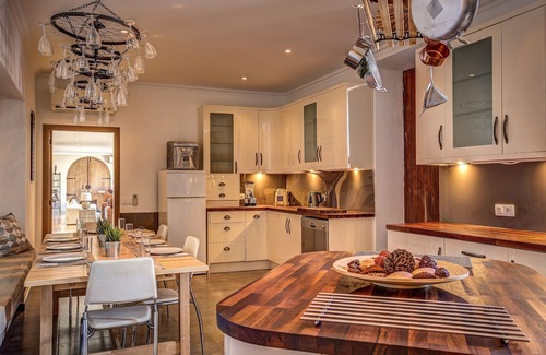 Almancil Villa | Peaceful Village Location, 9 habitaciones, piscina, sala de juegos, bar al aire libre, mirador