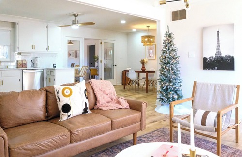 Wilson Casa | Peaceful, Well-Lit 3 Bed, 3 Bath Spacious Retreat With Mid-Century Modern Design