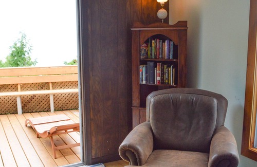 Bluewater Cabaña | Peach of a private beach! Waterfront cliff cottage near Bayfield