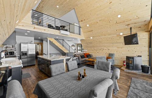 Donnelly Casa | Peak-A-View - Beautiful pet friendly A-frame on 2 acres w/panoramic views and trailer parking