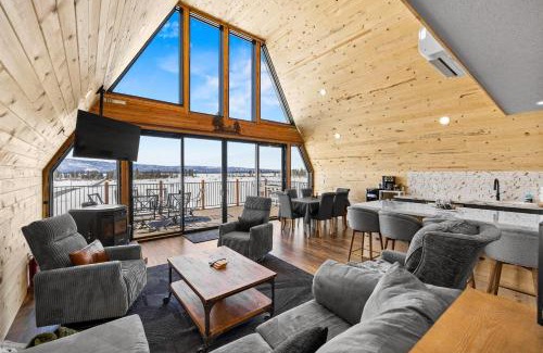 Donnelly Casa | Peak-A-View - Beautiful pet friendly A-frame on 2 acres w/panoramic views and trailer parking