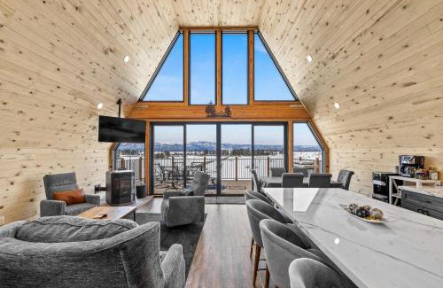 Donnelly Casa | Peak-A-View - Beautiful pet friendly A-frame on 2 acres w/panoramic views and trailer parking