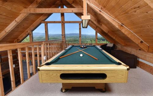 Gatlinburg - Pigeon Forge Villa | Peak A View