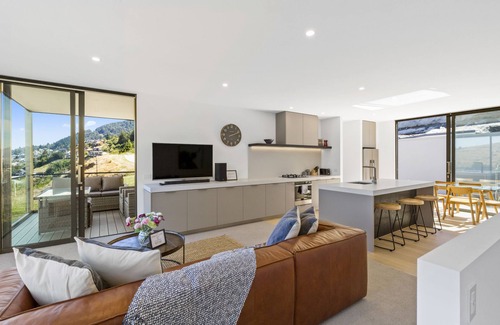 Queenstown Casa | Peak View Residence
