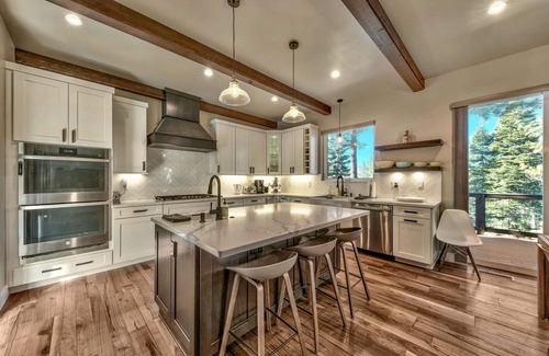 Montgomery Estates Cabina | PeakView: Air Conditioning, Luxury 6br, Hot Tub Game Room, Theater, Bar, Near Lake, Heavenly, Hiking