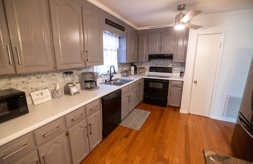 Ozark Casa | Pearl's Cove - 3 mins from Hwy 231 and 15 mins from Ft Rucker AL