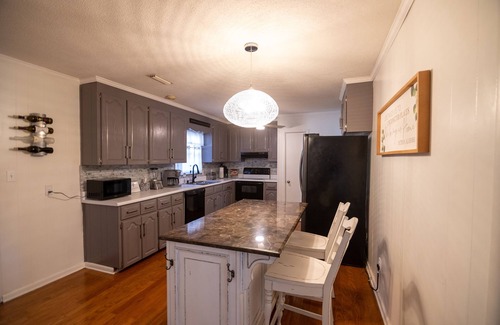 Ozark Casa | Pearl's Cove - 3 mins from Hwy 231 and 15 mins from Ft Rucker AL