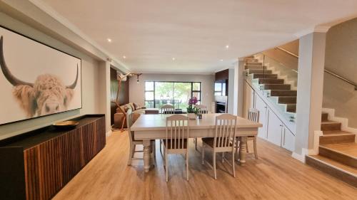 Cape Winelands Cabina | Pearl Valley Golf Lodge - loadshedding free