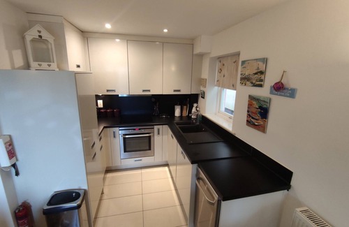 Saundersfoot Apartamento | Impresionante 5 * Apartamento en planta baja con baño, a 5 minutos a pie de la playa, a poca distancia en automóvil de Tenby
