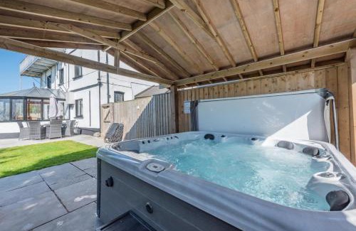 Pembroke Casa | Pembrokeshire Near Beach With A Hot Tub