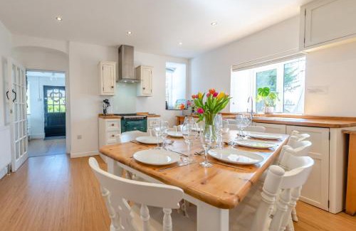 Pembroke Casa | Pembrokeshire Near Beach With A Hot Tub