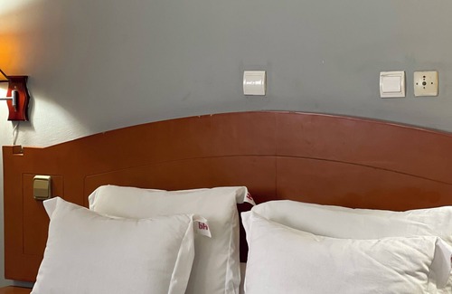 Douala Hotel | Peninsula Hotel Bonamoussadi Douala