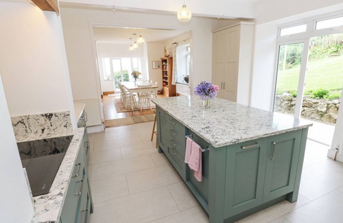 Coverack Cabaña | PENMARTH HOUSE, pet friendly, country holiday cottage in Coverack