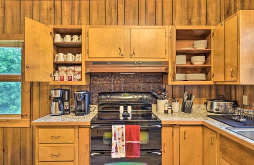 Penn Yan Casa | Penn Yan Escape w/ Yard, 1 Mi to Keuka Lake!