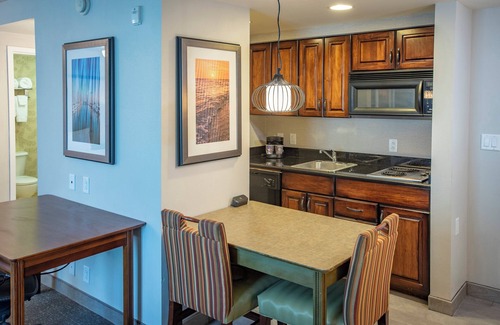 Northeast Pensacola Hotel | Pensacola Suites Hotel