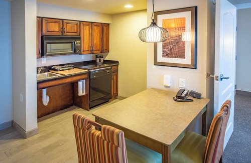 Northeast Pensacola Hotel | Pensacola Suites Hotel