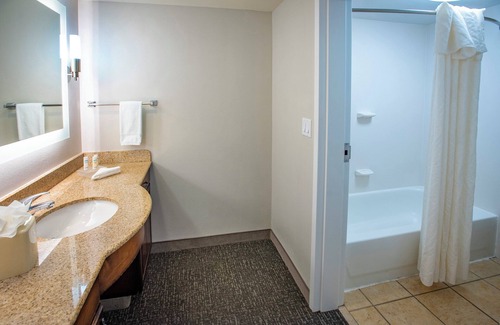 Northeast Pensacola Hotel | Pensacola Suites Hotel