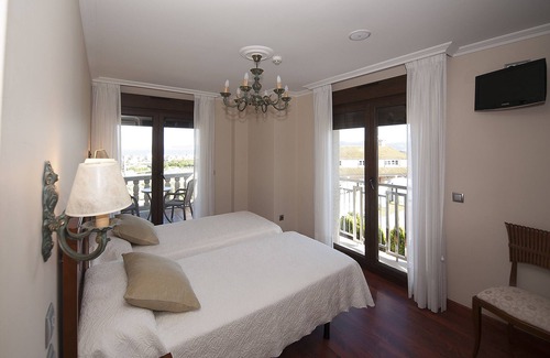 Noalla Casa | Pensión Residencia A Cruzán - Adults Only