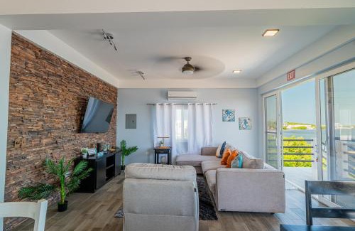 Boca Ciega Apartamento | Penthouse & 2nd Floor House at The Lor-E-Lei House