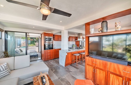 Colonia 5 de Diciembre Condominio | Penthouse Condo with Private Rooftop Terrace. Short walk to the Beach & Malecón.