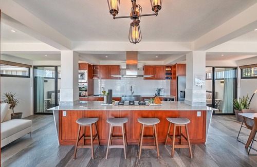 Colonia 5 de Diciembre Condominio | Penthouse Condo with Private Rooftop Terrace. Short walk to the Beach & Malecón.