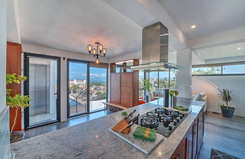 Colonia 5 de Diciembre Condominio | Penthouse Condo with Private Rooftop Terrace. Short walk to the Beach & Malecón.