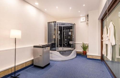 Sector 40 Apartamento | Penthouse with Jacuzzi steam bath &foot massage