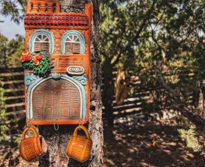 Arteaga Otro | Pequeña cabaña mágica con chimenea interior