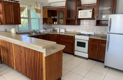 Frigate Bay Apartamento | Perfect 1-bedroom unit with outdoor pool