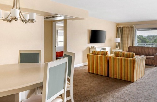 Canyon Corridor Complejo | Perfect Blend of Relaxation and Adventure at Palm Canyon Resort by Hilton- 1 Bd.